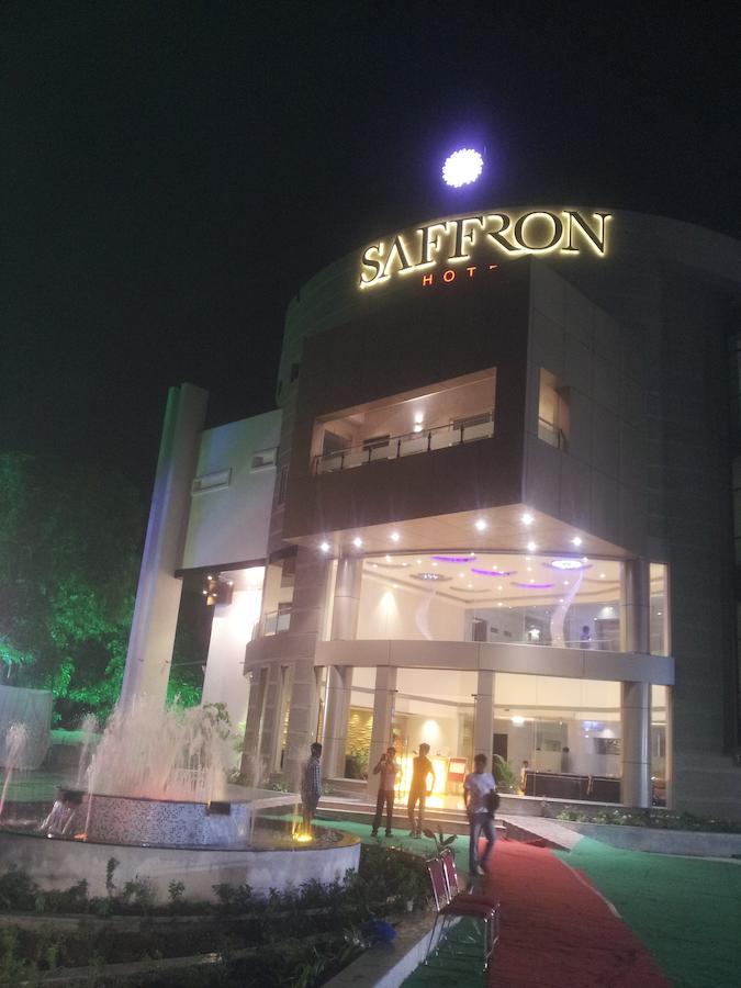 Saffron Hotel Jālna Exteriör bild