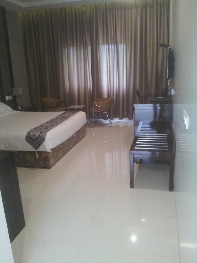 Saffron Hotel Jālna Rum bild